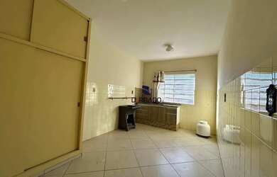 Imagem 9: Casa Antiga para Locação Ambientes Amplos e Localização Privilegiada. ( ATENÇÃO: Este não