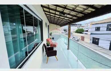 Imagem: A casa possui 2 Dormitórios, 2 Banheiros, 2 Vagas na garagem