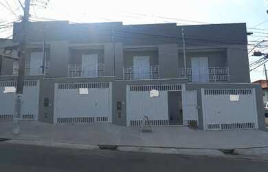 Imagem: A casa possui 3 Dormitórios, 3 Banheiros, 2 Vagas na garagem