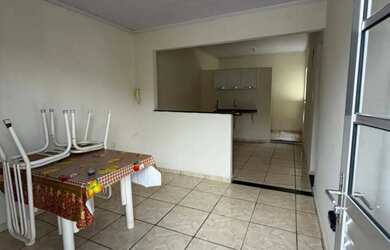 Imagem: A kitnet possui 2 Dormitórios e 1 Banheiro e está localizado