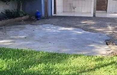 Imagem: A casa possui 3 Dormitórios, 2 Banheiros, 2 Vagas na garagem