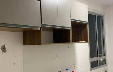 Imagem: O apartamento possui 2 Dormitórios, 1 Banheiro, 1 Vaga na garagem