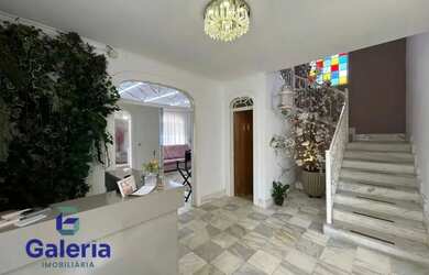 Imagem: O depósito possui 2 Vagas na garagem, 264m² de Área e está