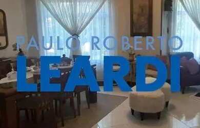 Imagem: A casa possui 3 Dormitórios, 3 Banheiros, 3 Vagas na garagem