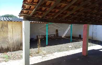 Imagem: A casa possui 2 Dormitórios, 1 Banheiro, 3 Vagas na garagem