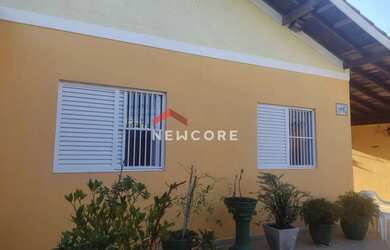 Imagem: A casa possui 5 Dormitórios, 3 Banheiros, 4 Vagas na garagem