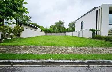 Imagem: O terreno possui 450m² de Área e está localizado em Urbanova