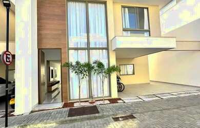 Imagem: A casa em condomínio possui 4 Dormitórios, 4 Banheiros, 2