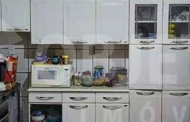 Imagem: A casa possui 4 Dormitórios, 2 Banheiros, 2 Vagas na garagem