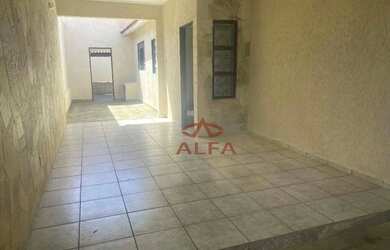 Imagem: A casa possui 3 Dormitórios, 1 Banheiro, 2 Vagas na garagem