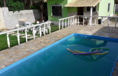 Imagem: A casa possui 2 Dormitórios, 5 Vagas na garagem e está localizado