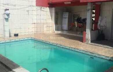 Imagem: A casa possui 4 Dormitórios, 3 Banheiros, 4 Vagas na garagem