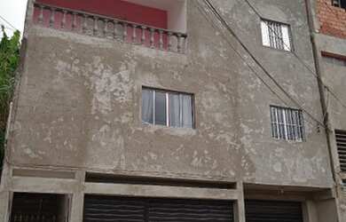 Imagem: A casa possui 3 Dormitórios, 5 Banheiros, 2 Vagas na garagem