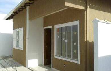 Imagem: A casa possui 2 Dormitórios, 1 Banheiro, 1 Vaga na garagem