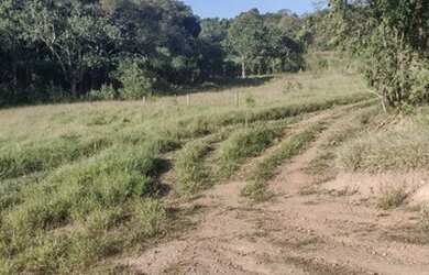 Imagem: O terreno possui 900m² de Área e está localizado em Ponte