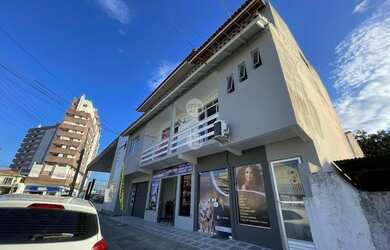 Imagem: O apartamento possui 3 Dormitórios, 1 Banheiro, 1 Vaga na garagem