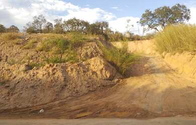 Imagem: O terreno possui 1.000m² de Área e está localizado em Parque