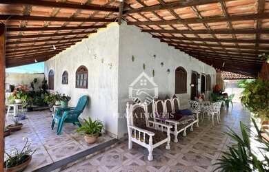 Imagem: A casa possui 2 Dormitórios, 2 Banheiros, 1 Vaga na garagem