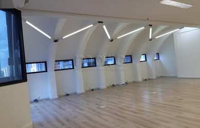 Imagem: O depósito possui 2 Vagas na garagem, 87m² de Área e está