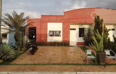 Imagem: A casa em condomínio possui 2 Dormitórios, 1 Banheiro, 2 Vagas