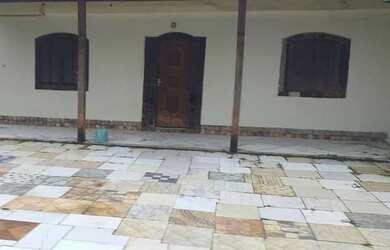 Imagem: A casa possui 2 Dormitórios, 2 Banheiros, 2 Vagas na garagem