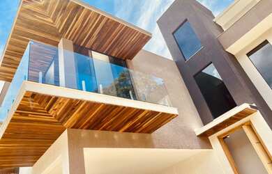 Imagem: A casa possui 4 Dormitórios, 4 Banheiros, 2 Vagas na garagem