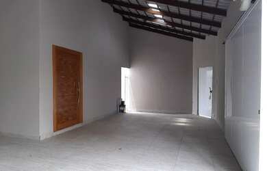 Imagem: A casa possui 3 Dormitórios, 3 Banheiros, 2 Vagas na garagem