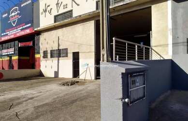 Imagem: O depósito possui 4 Vagas na garagem e 330m² de Área e está