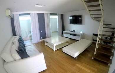 Imagem: A casa possui 3 Dormitórios, 2 Banheiros, 2 Vagas na garagem