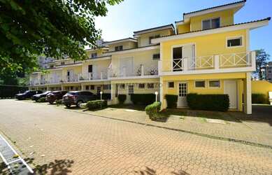 Imagem: A casa em condomínio possui 3 Dormitórios, 4 Banheiros, 3