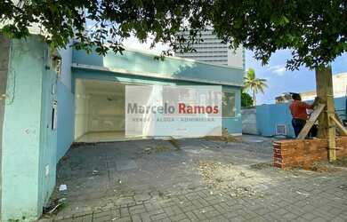 Imagem: A casa possui 4 Dormitórios, 4 Banheiros, 4 Vagas na garagem