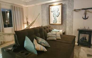 Imagem: A casa possui 4 Dormitórios, 3 Banheiros, 2 Vagas na garagem