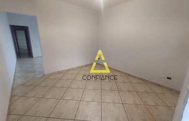 Imagem: A casa possui 2 Dormitórios, 1 Banheiro, 1 Vaga na garagem