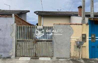 Imagem: A casa possui 2 Dormitórios, 1 Banheiro, 1 Vaga na garagem