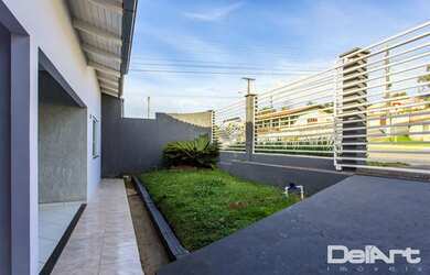 Imagem: A casa possui 2 Dormitórios, 1 Banheiro, 2 Vagas na garagem