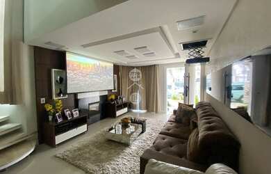 Imagem: A casa possui 3 Dormitórios, 4 Banheiros, 4 Vagas na garagem