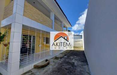 Imagem: A casa possui 4 Dormitórios, 3 Banheiros, 3 Vagas na garagem