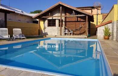 Imagem: A casa e possui 2 Dormitórios, Suítes, Banheiros, 3 Vagas