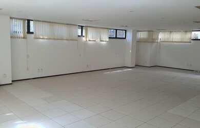 Imagem: O depósito possui 1 Vaga na garagem e 98m² de Área e está