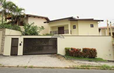 Imagem: A casa possui 4 Dormitórios, 5 Banheiros, 5 Vagas na garagem