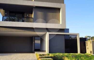 Imagem: A casa possui 4 Dormitórios, 5 Banheiros, 2 Vagas na garagem