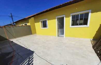 Imagem: A casa possui 3 Dormitórios, 2 Banheiros, 2 Vagas na garagem