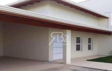 Imagem: A casa possui 3 Dormitórios, 3 Banheiros, 4 Vagas na garagem