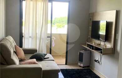 Imagem: O apartamento possui 2 Dormitórios, 1 Banheiro, 1 Vaga na garagem