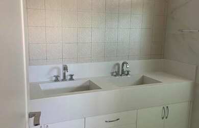 Imagem: A casa em condomínio possui 4 Dormitórios, 5 Banheiros, 4