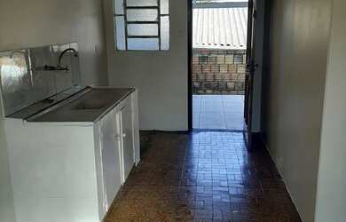 Imagem: A casa possui 2 Dormitórios, 1 Banheiro, 1 Vaga na garagem