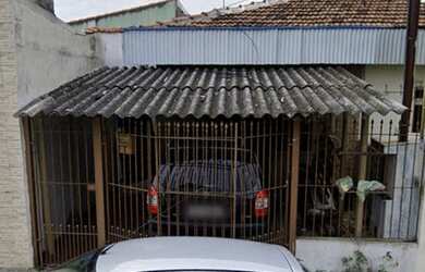 Imagem: A casa possui 2 Dormitórios, 3 Banheiros, 1 Vaga na garagem