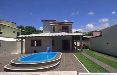 Imagem: A casa possui 4 Dormitórios, 2 Vagas na garagem e está localizado