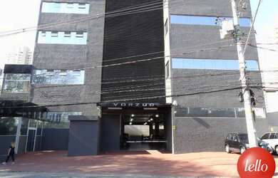 Imagem: O depósito possui 2 Vagas na garagem, 800m² de Área e está