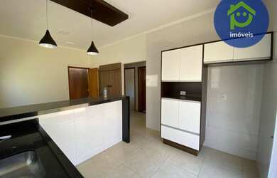 Imagem: A casa possui 2 Dormitórios, 2 Banheiros, 2 Vagas na garagem